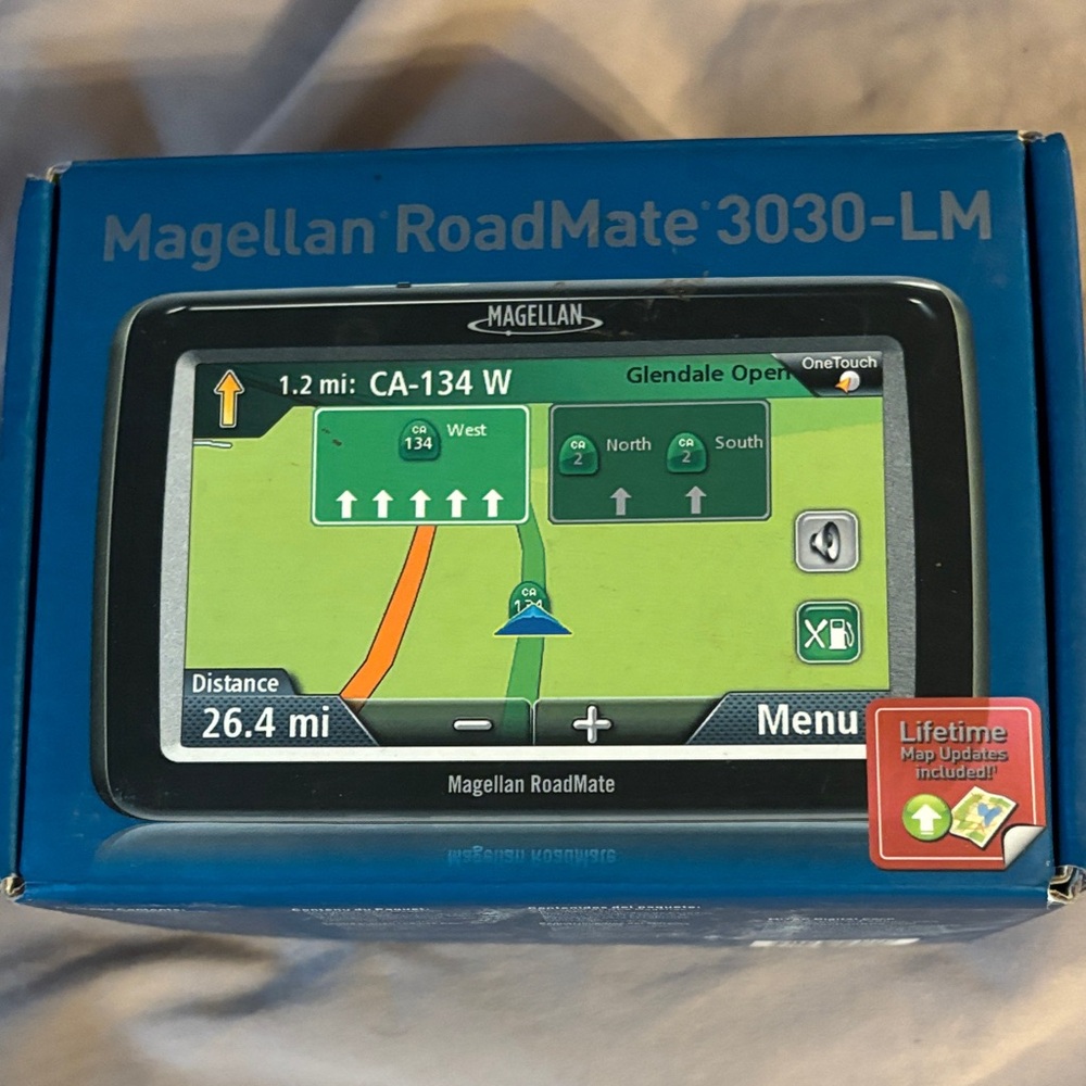 Magellan Outdoors RoadMate 3030-LM GPS - Black and Blue